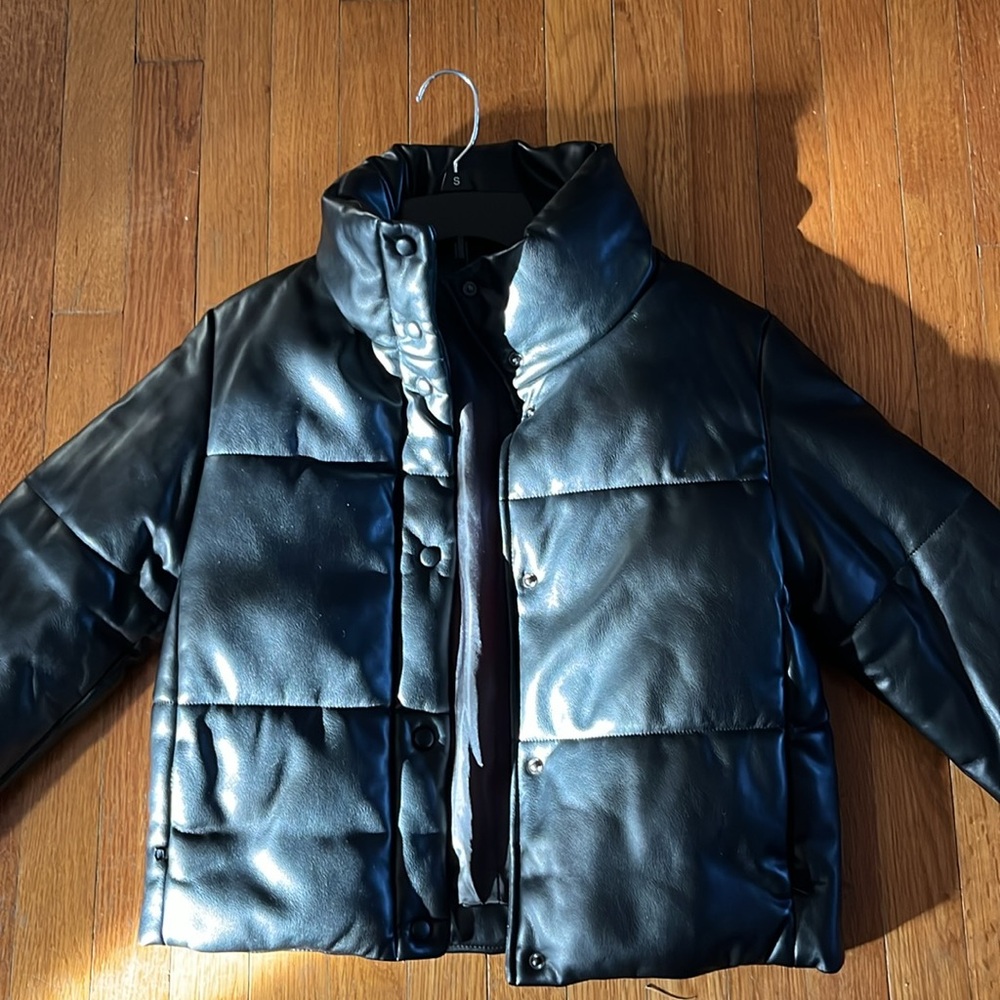Gap women’s Black Puffer Jacket size xs